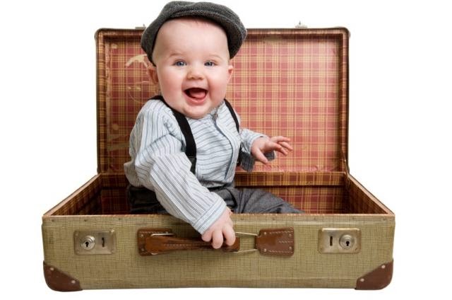 Picture-BabyWinkz-baby-and-suitcase.jpg